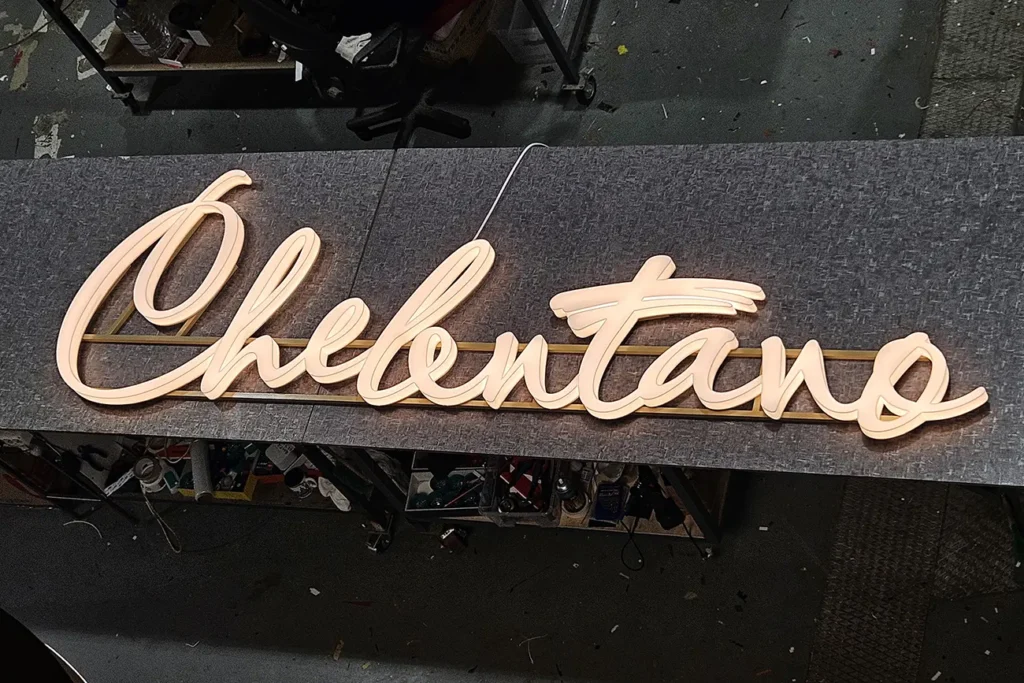 Световая вывеска из акрила на раме "Chelentano"