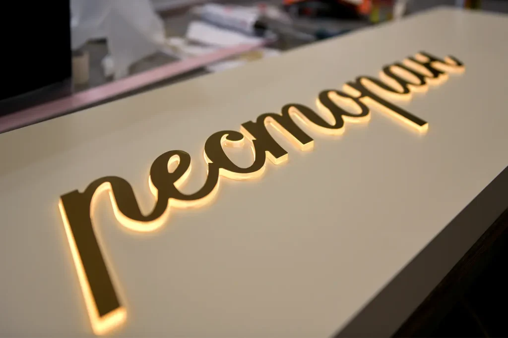 Световые буквы из нержавейки "ресторан"