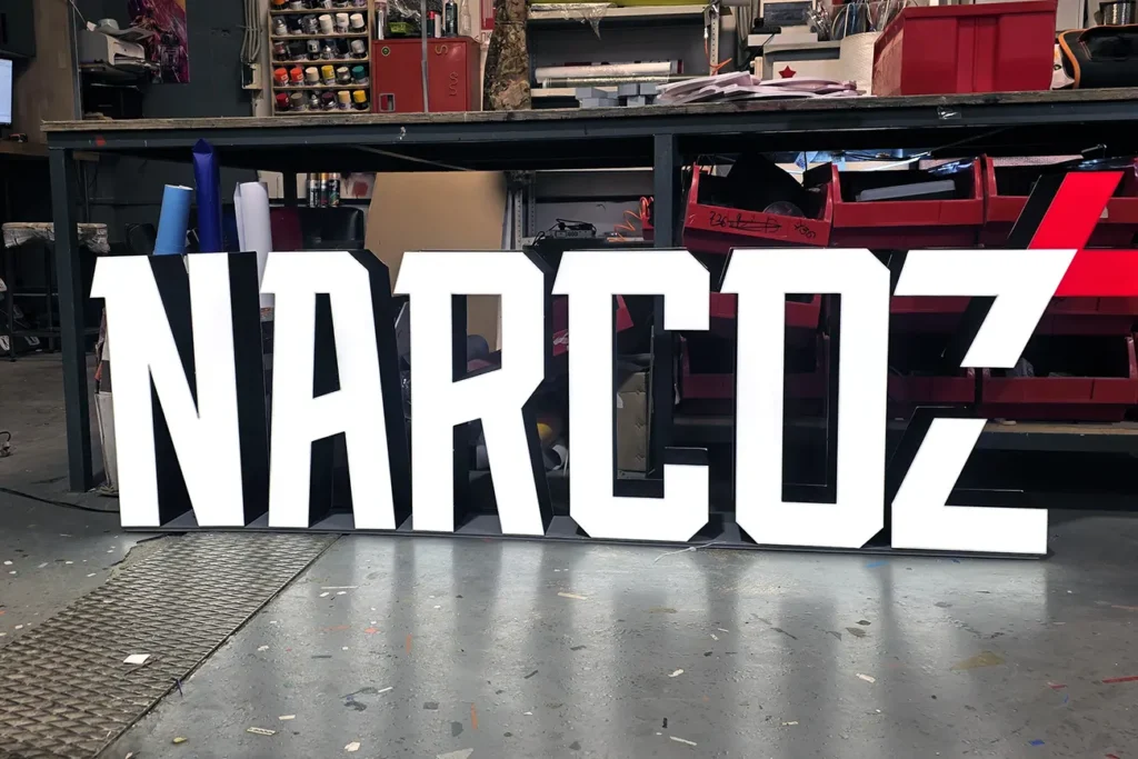 Объемные световые буквы "Narcoz"