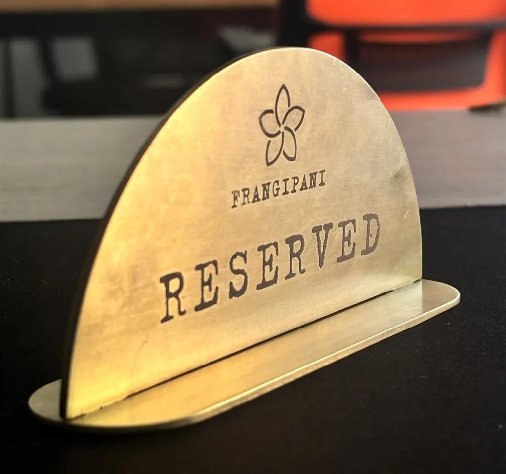 Табличка на стол из латуни "Reserved"